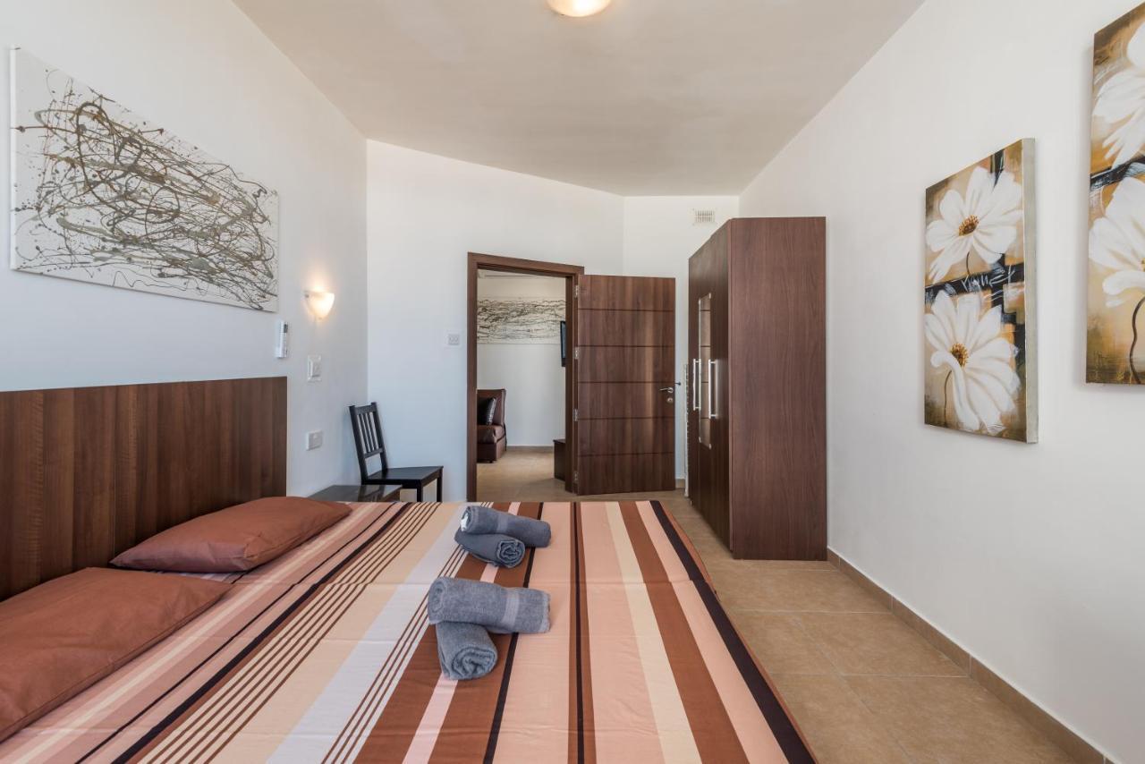 Seashells 2 Bedroom Apartment With Sunny Terrace With Stunning Sea Views - By Getawaysmalta Σεντ Πόλς Μπέι Εξωτερικό φωτογραφία