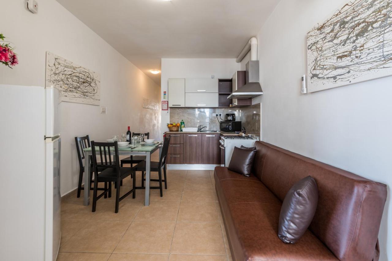 Seashells 2 Bedroom Apartment With Sunny Terrace With Stunning Sea Views - By Getawaysmalta Σεντ Πόλς Μπέι Εξωτερικό φωτογραφία