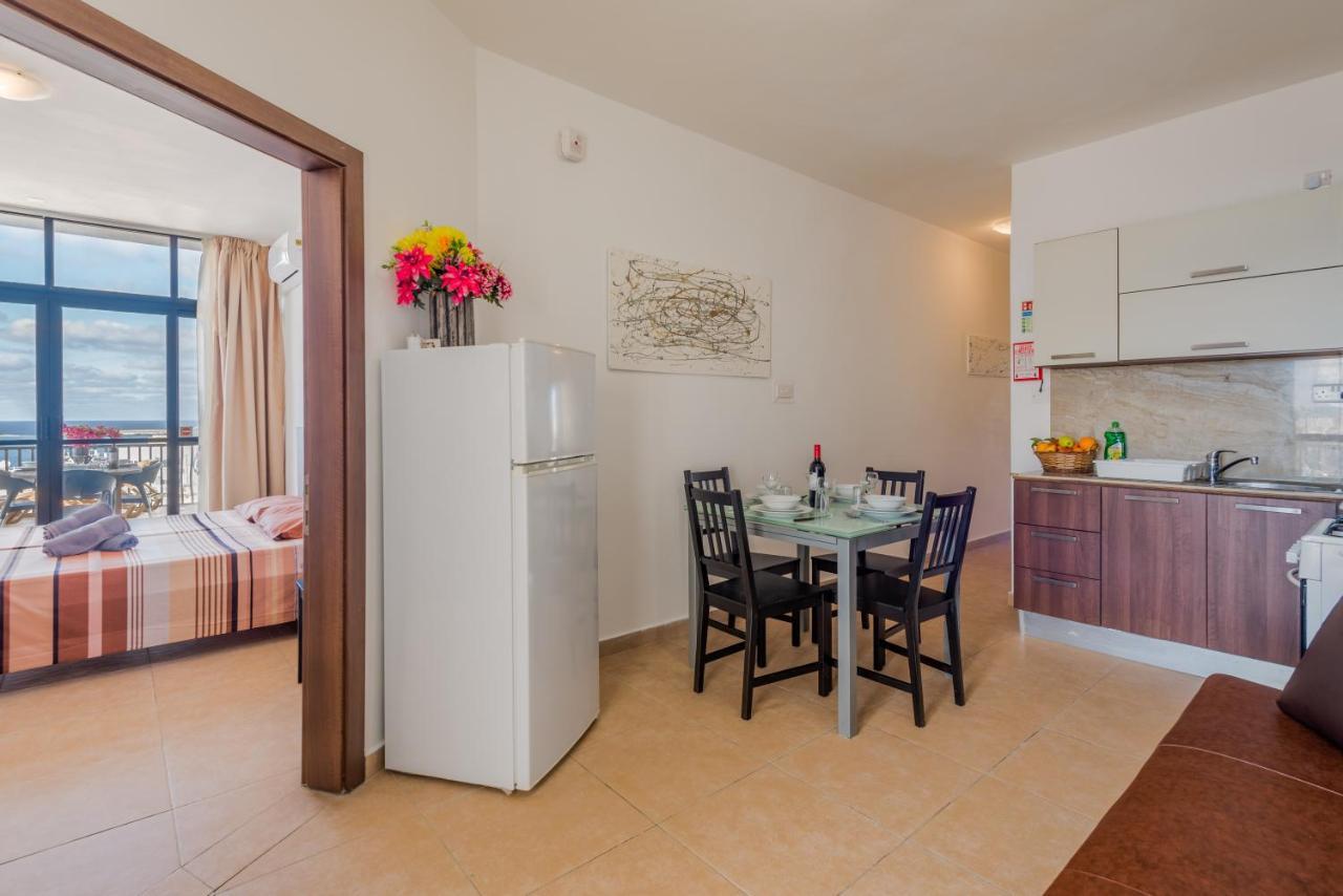 Seashells 2 Bedroom Apartment With Sunny Terrace With Stunning Sea Views - By Getawaysmalta Σεντ Πόλς Μπέι Εξωτερικό φωτογραφία
